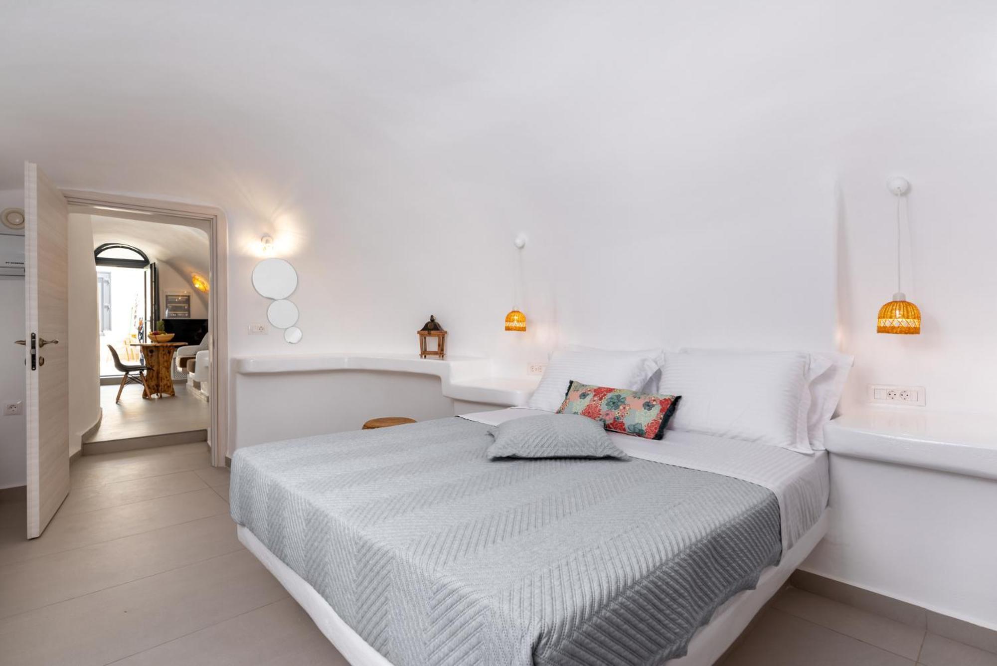 Deep Cave Suites Kontochori Fira  Exterior foto