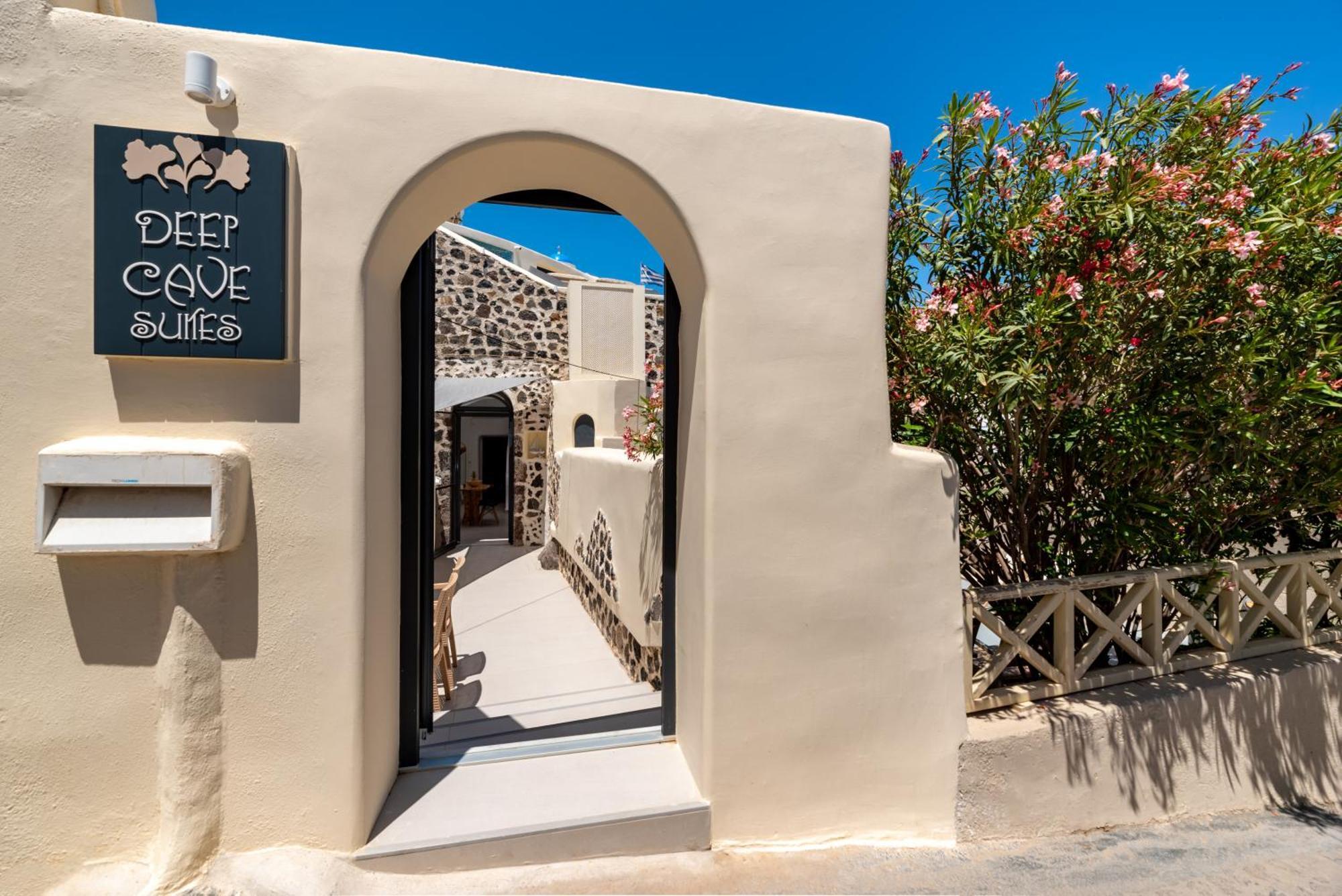 Deep Cave Suites Kontochori Fira  Exterior foto