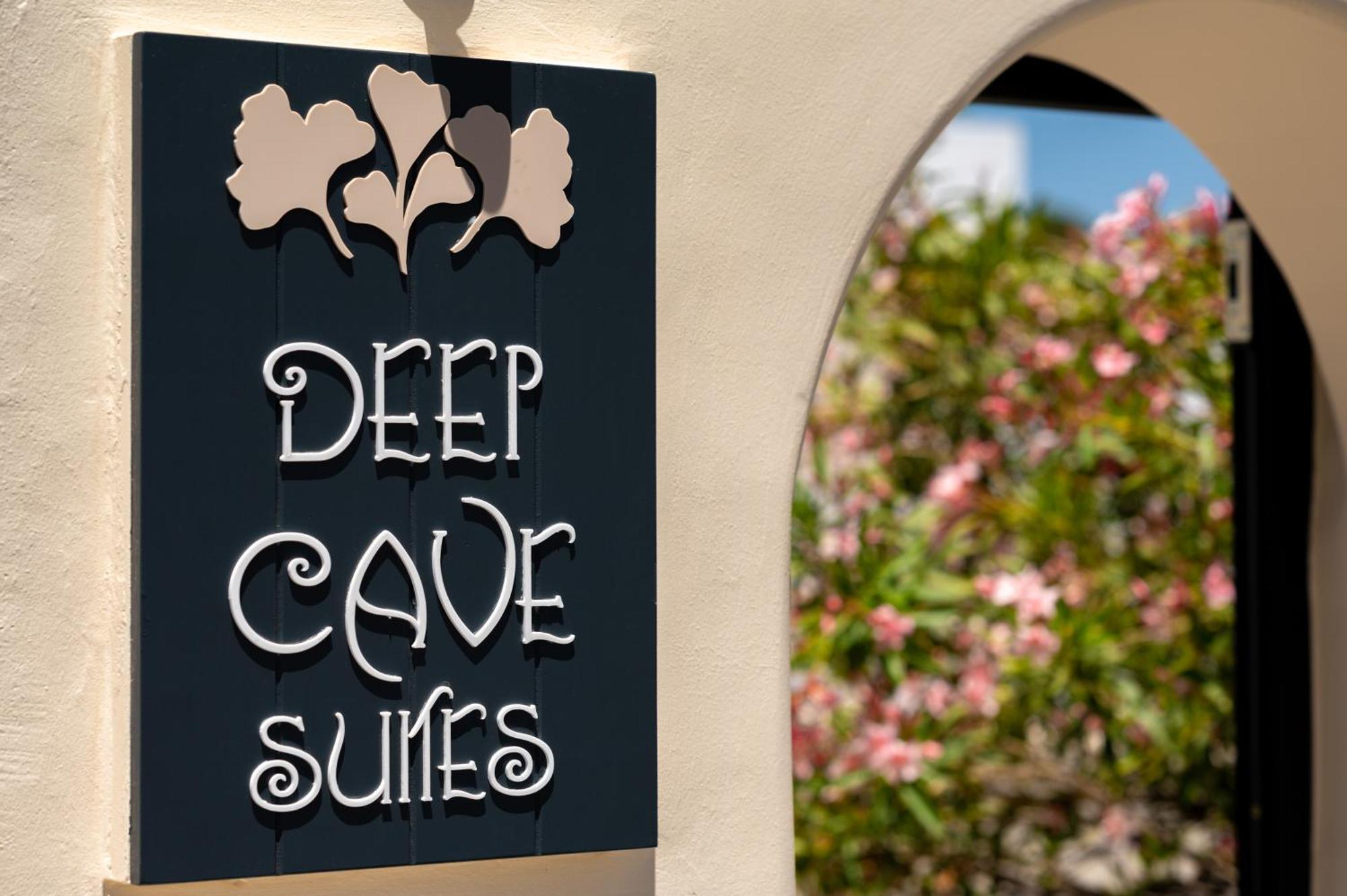 Deep Cave Suites Kontochori Fira  Exterior foto